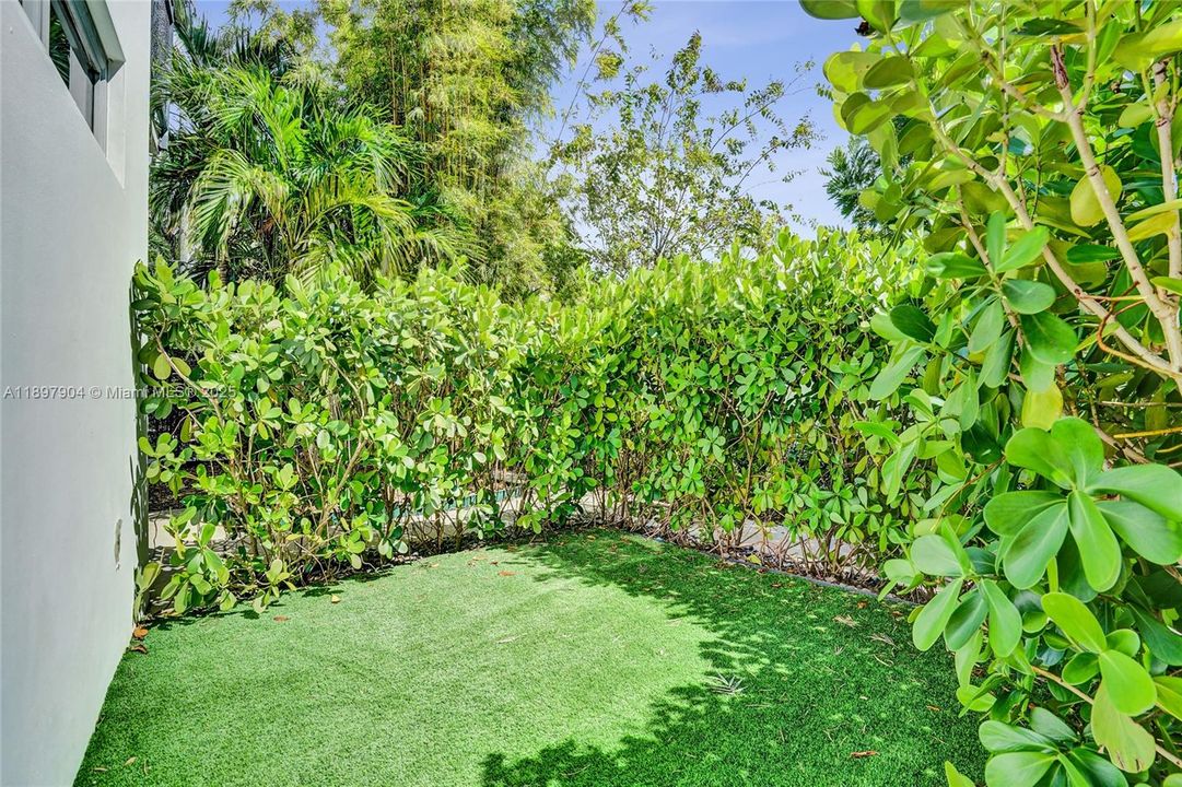 For Sale: $719,000 (3 beds, 3 baths, 2005 Square Feet)