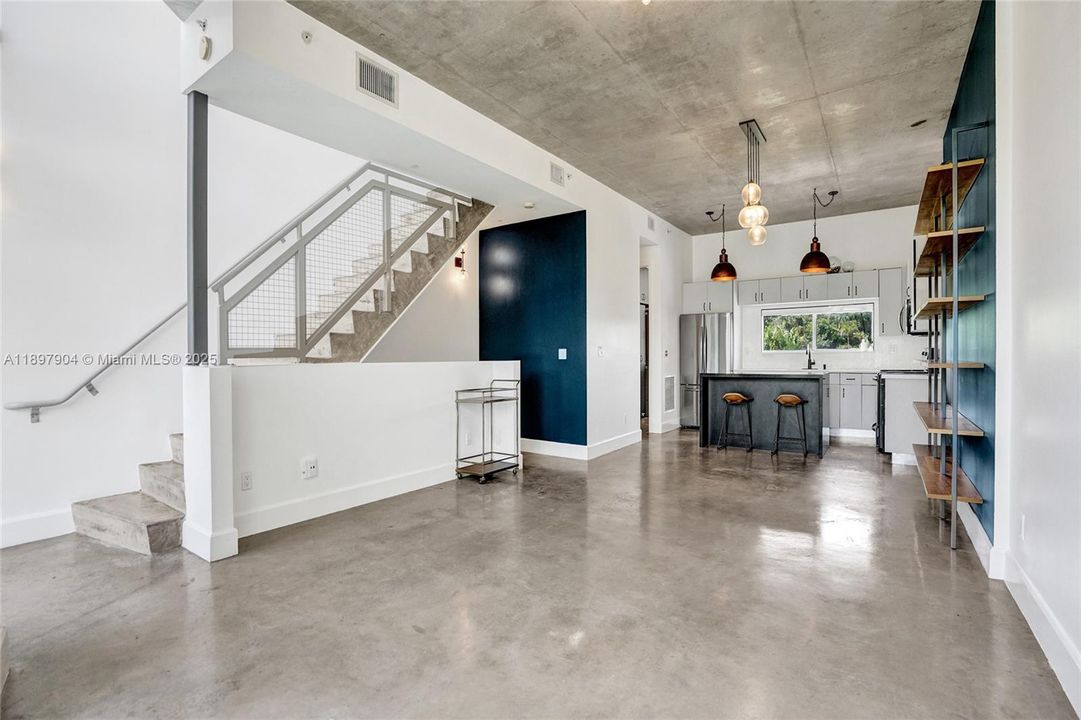 For Sale: $719,000 (3 beds, 3 baths, 2005 Square Feet)