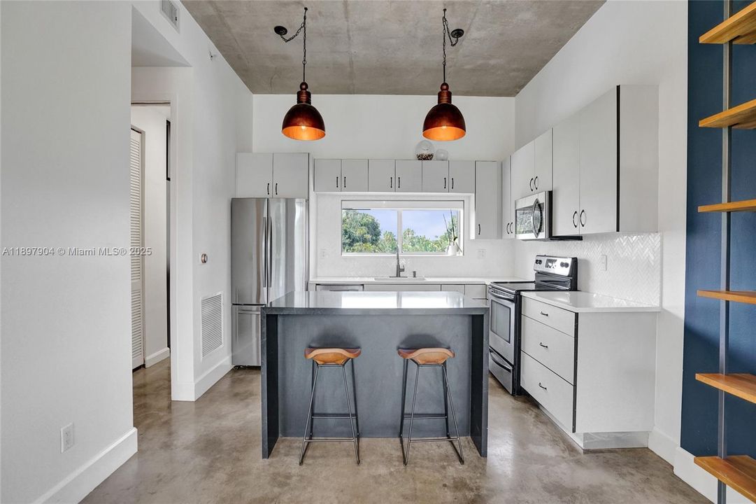 For Sale: $719,000 (3 beds, 3 baths, 2005 Square Feet)