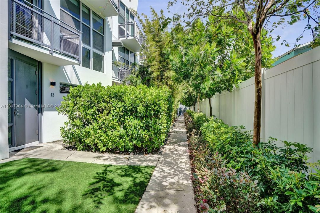 For Sale: $719,000 (3 beds, 3 baths, 2005 Square Feet)