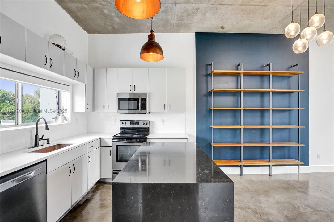 For Sale: $719,000 (3 beds, 3 baths, 2005 Square Feet)