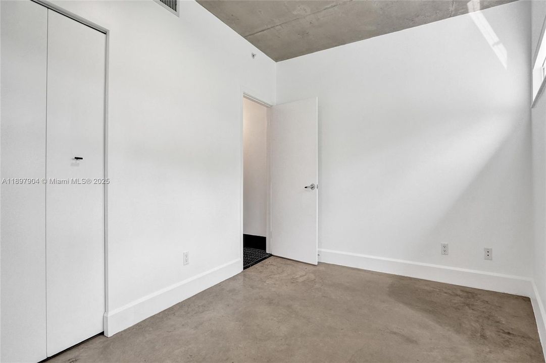 For Sale: $719,000 (3 beds, 3 baths, 2005 Square Feet)