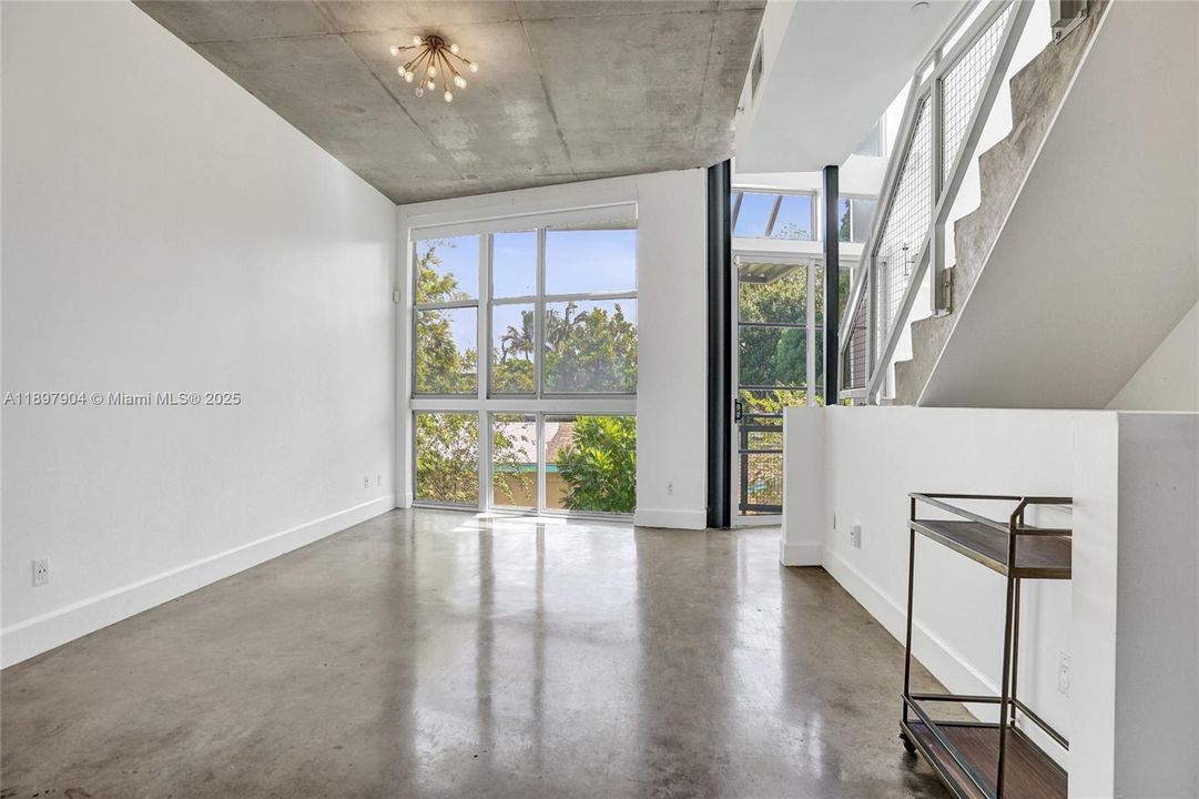 For Sale: $719,000 (3 beds, 3 baths, 2005 Square Feet)