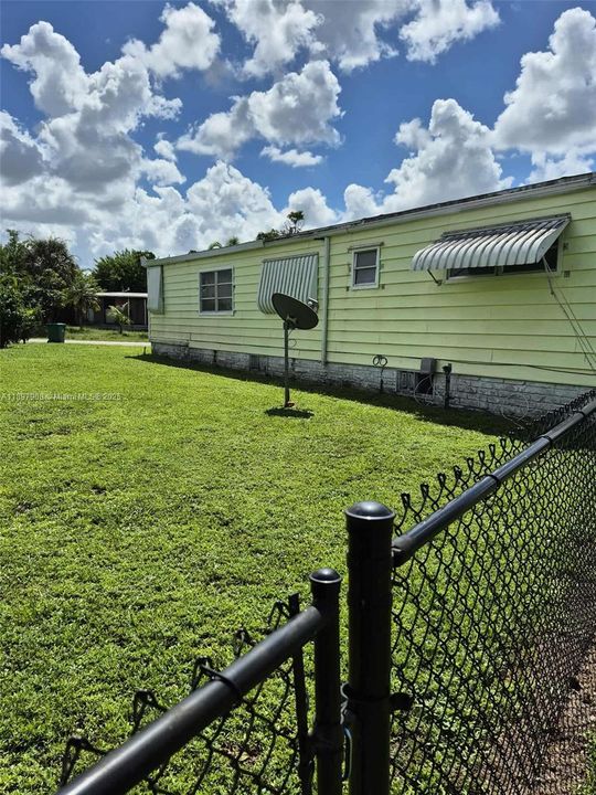 Active With Contract: $199,900 (2 beds, 2 baths, 1360 Square Feet)