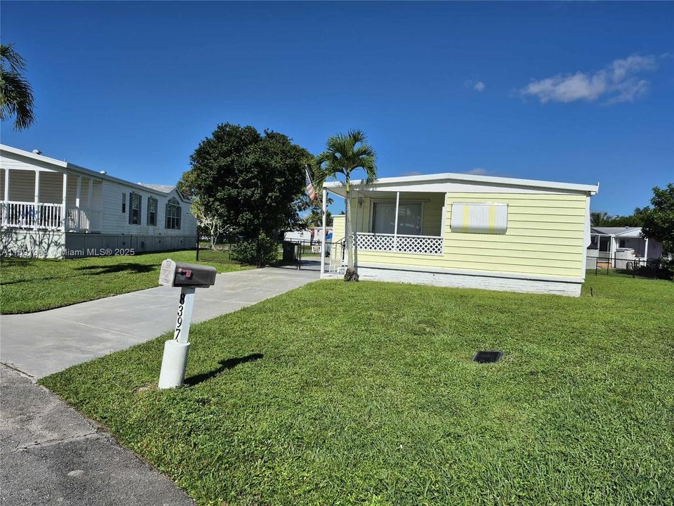Active With Contract: $199,900 (2 beds, 2 baths, 1360 Square Feet)