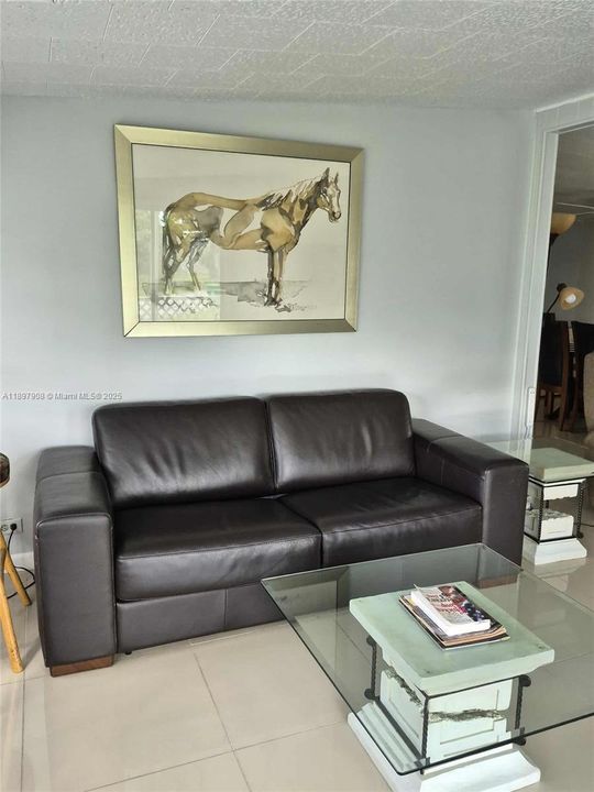 Active With Contract: $199,900 (2 beds, 2 baths, 1360 Square Feet)