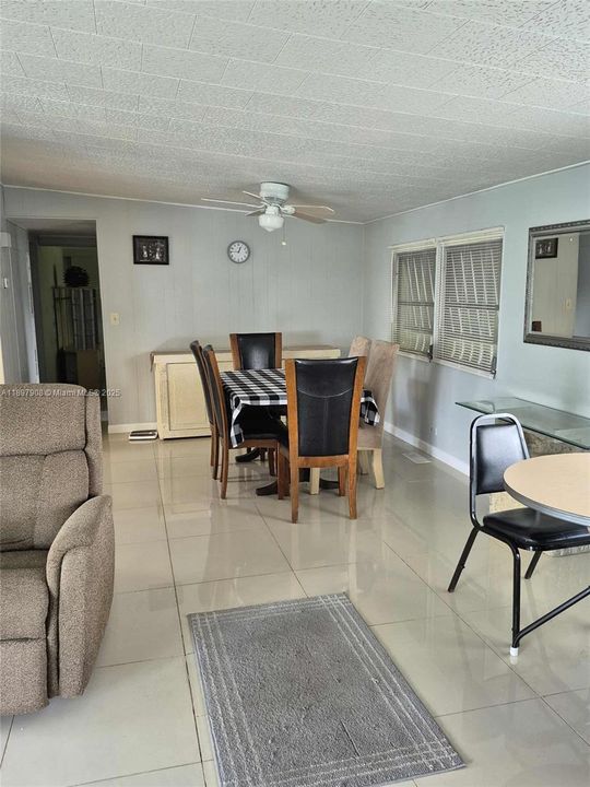 Active With Contract: $199,900 (2 beds, 2 baths, 1360 Square Feet)