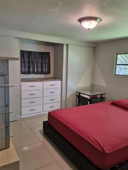 Active With Contract: $199,900 (2 beds, 2 baths, 1360 Square Feet)