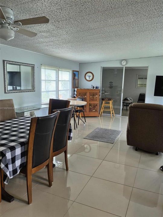 Active With Contract: $199,900 (2 beds, 2 baths, 1360 Square Feet)