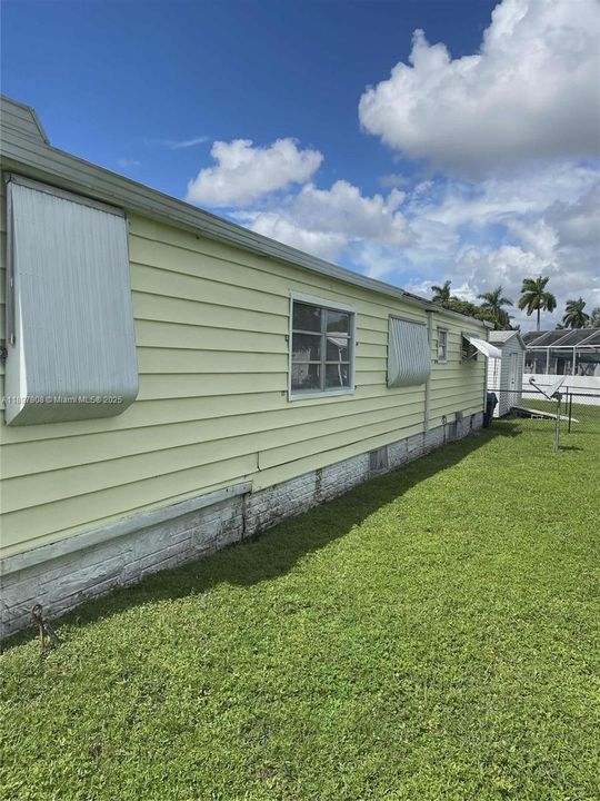 Active With Contract: $199,900 (2 beds, 2 baths, 1360 Square Feet)