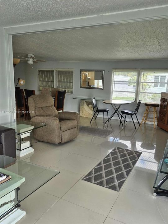 Active With Contract: $199,900 (2 beds, 2 baths, 1360 Square Feet)