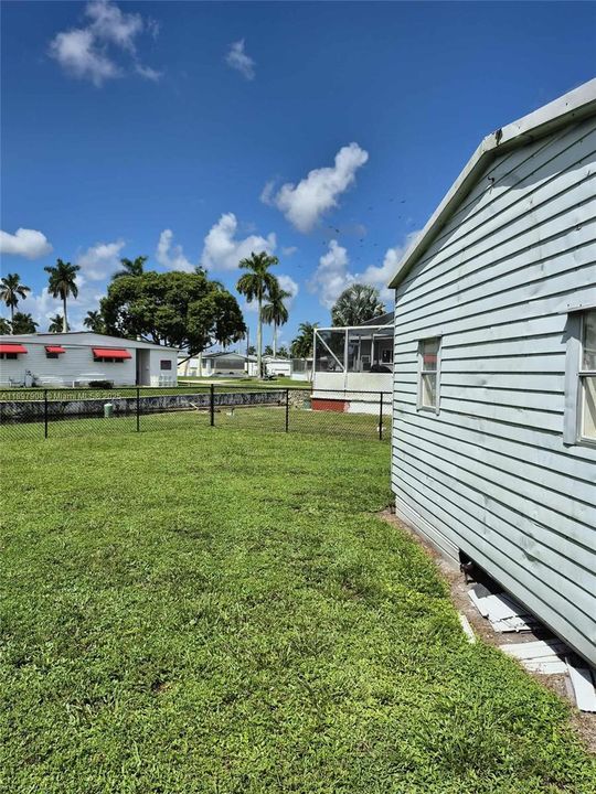 Active With Contract: $199,900 (2 beds, 2 baths, 1360 Square Feet)