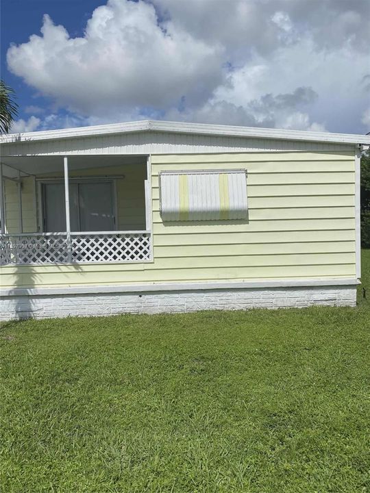 Active With Contract: $199,900 (2 beds, 2 baths, 1360 Square Feet)