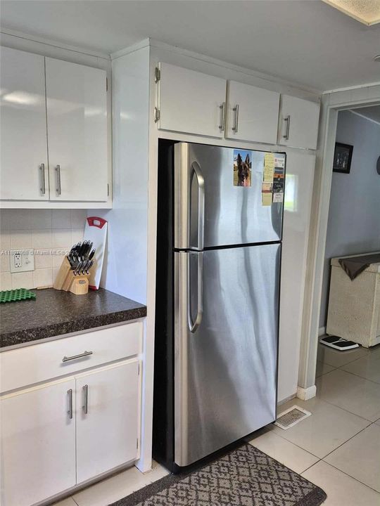 Active With Contract: $199,900 (2 beds, 2 baths, 1360 Square Feet)