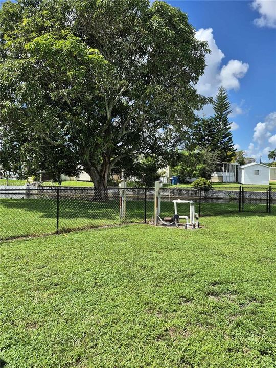 Active With Contract: $199,900 (2 beds, 2 baths, 1360 Square Feet)