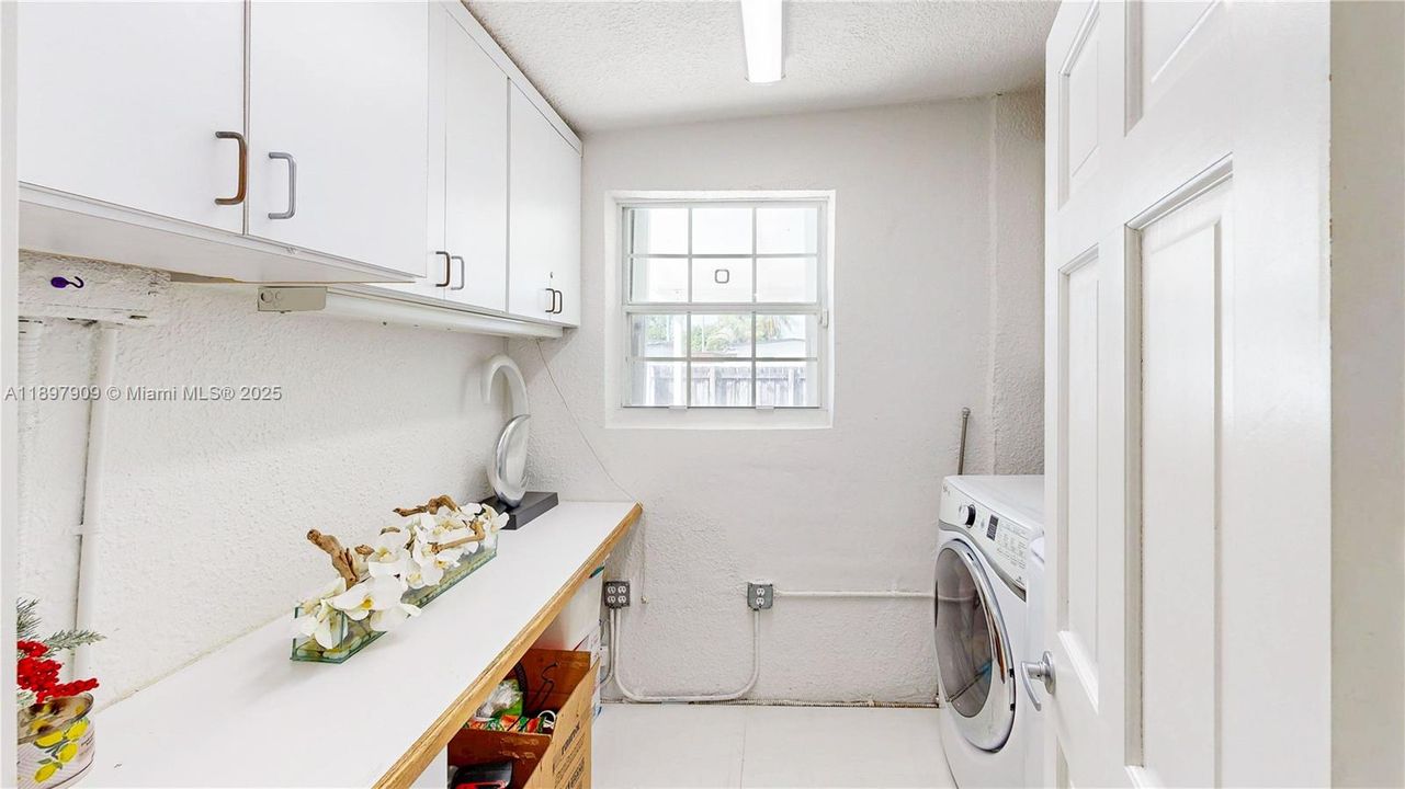 Active With Contract: $510,000 (3 beds, 2 baths, 1629 Square Feet)