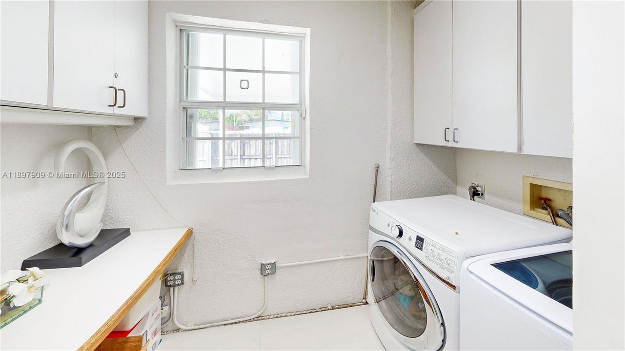 Active With Contract: $510,000 (3 beds, 2 baths, 1629 Square Feet)