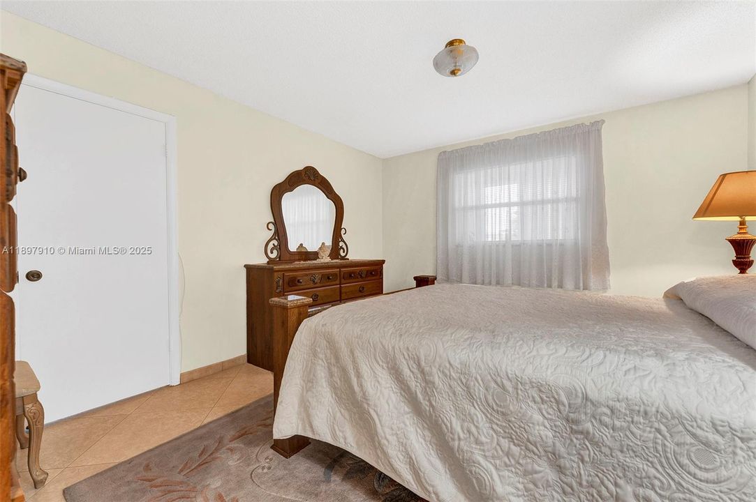 For Sale: $169,000 (2 beds, 2 baths, 1102 Square Feet)