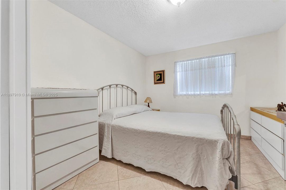 For Sale: $169,000 (2 beds, 2 baths, 1102 Square Feet)