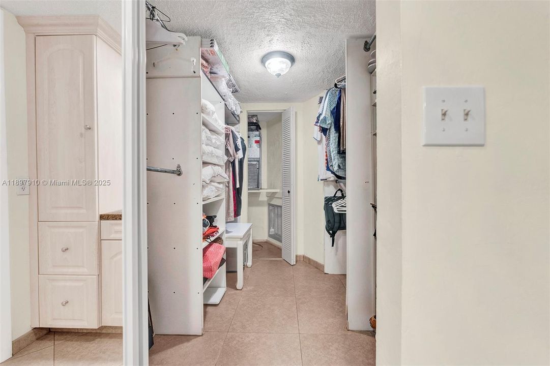 For Sale: $169,000 (2 beds, 2 baths, 1102 Square Feet)