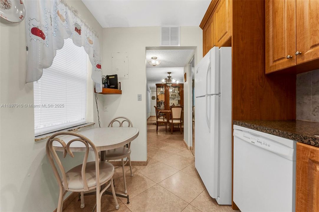 For Sale: $169,000 (2 beds, 2 baths, 1102 Square Feet)