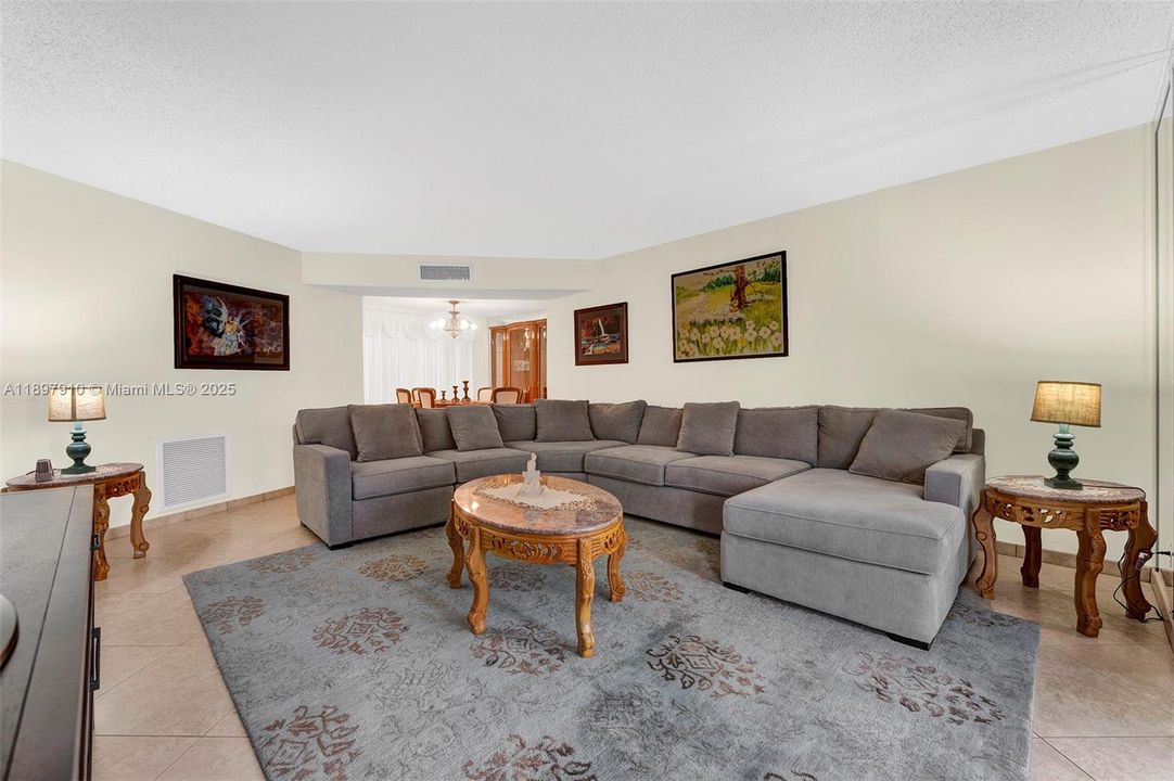 For Sale: $169,000 (2 beds, 2 baths, 1102 Square Feet)