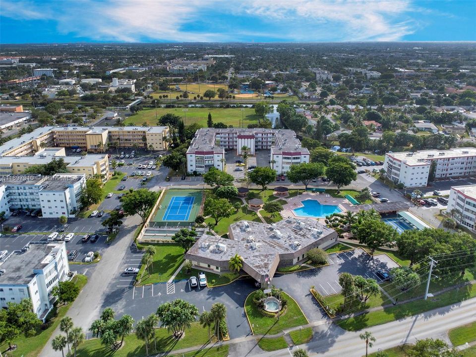 For Sale: $169,000 (2 beds, 2 baths, 1102 Square Feet)