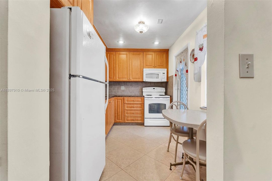 For Sale: $169,000 (2 beds, 2 baths, 1102 Square Feet)