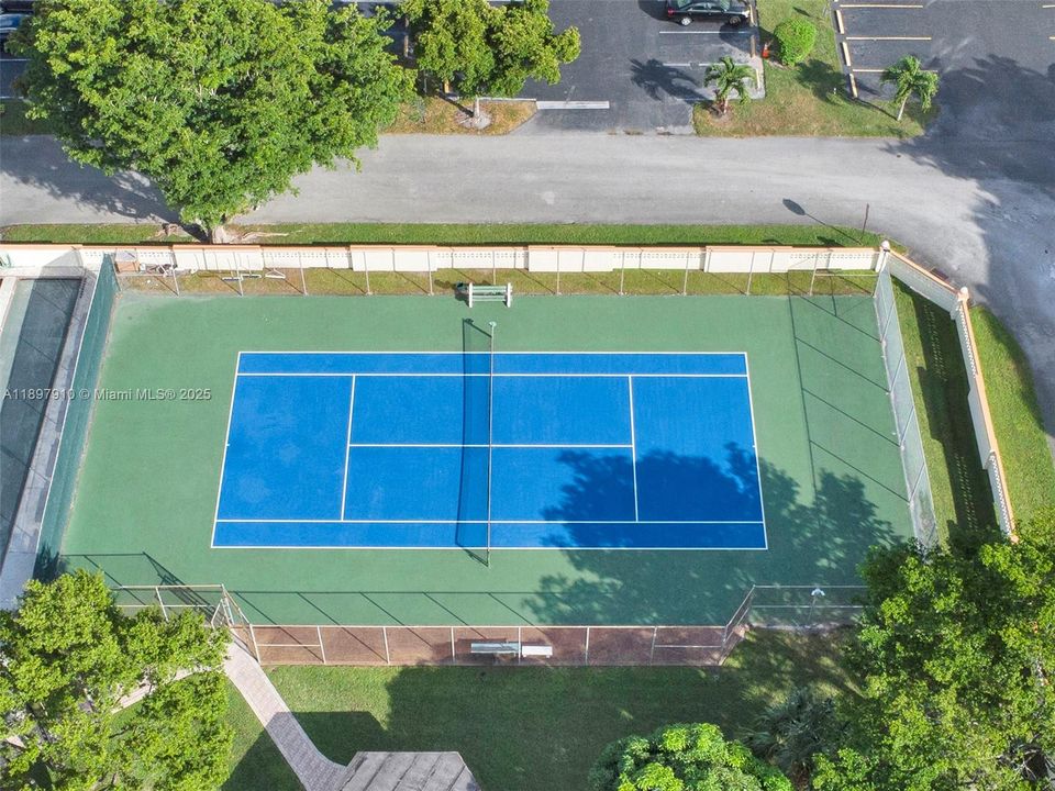 For Sale: $169,000 (2 beds, 2 baths, 1102 Square Feet)