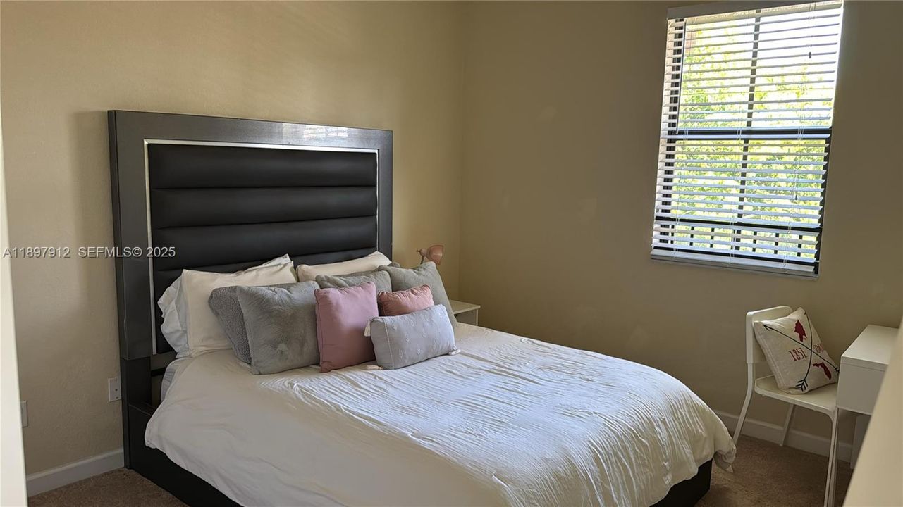 For Sale: $565,000 (3 beds, 2 baths, 1875 Square Feet)