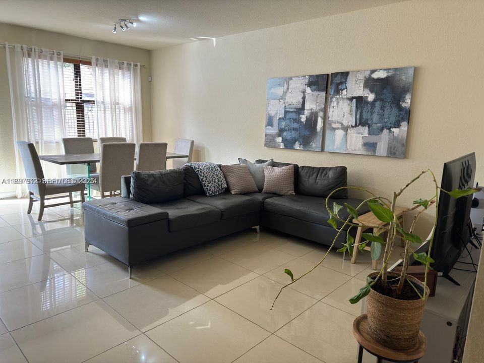 For Sale: $565,000 (3 beds, 2 baths, 1875 Square Feet)