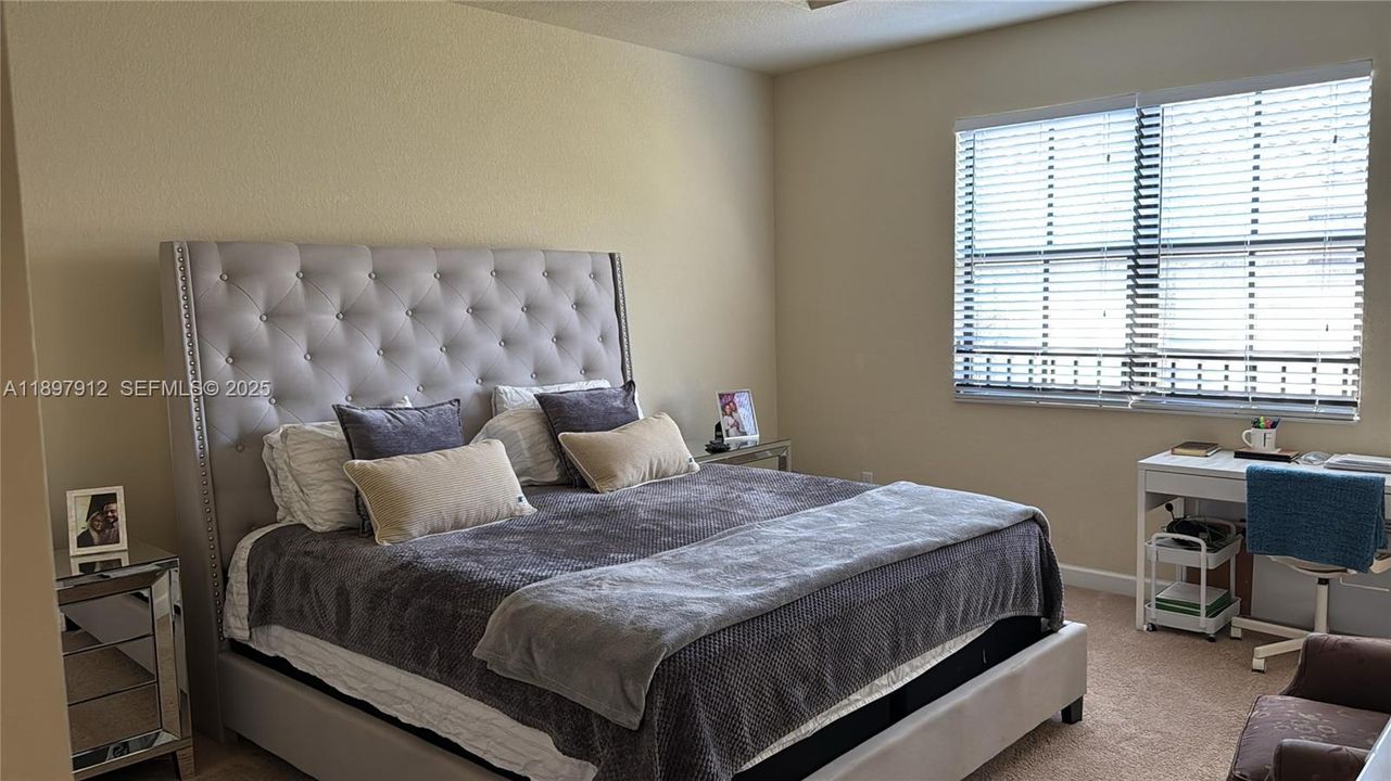 For Sale: $565,000 (3 beds, 2 baths, 1875 Square Feet)