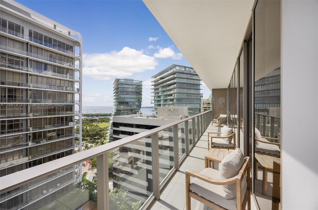 En Venta: $3,495,000 (3 camas, 3 baños, 2058 Pies cuadrados)