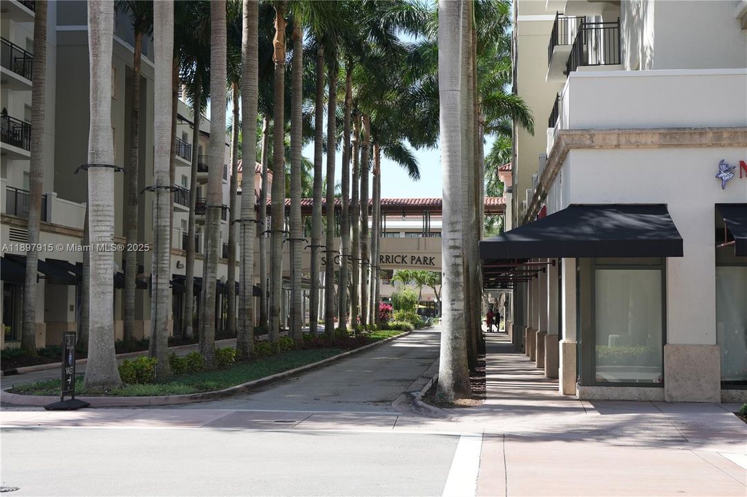 Walk to shops of Merrick park