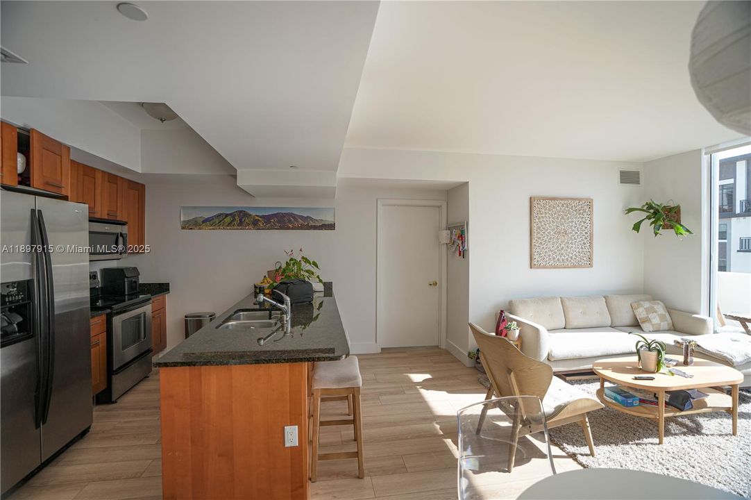 待售: $620,000 (2 贝兹, 2 浴室, 970 平方英尺)