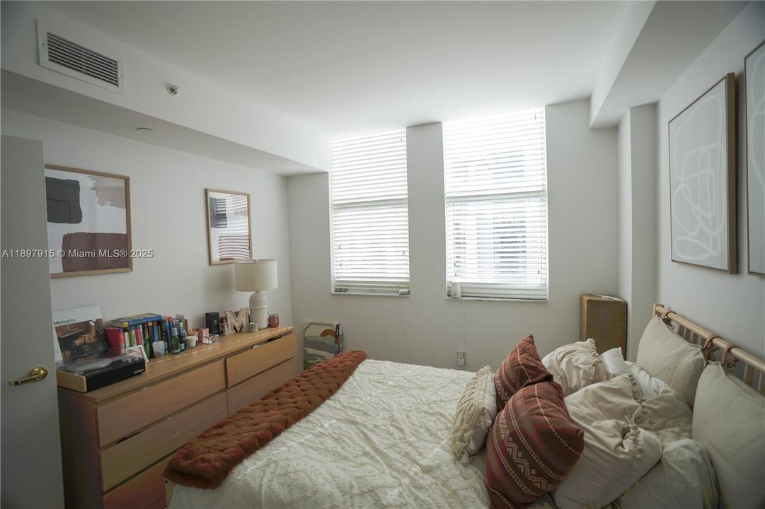 待售: $620,000 (2 贝兹, 2 浴室, 970 平方英尺)