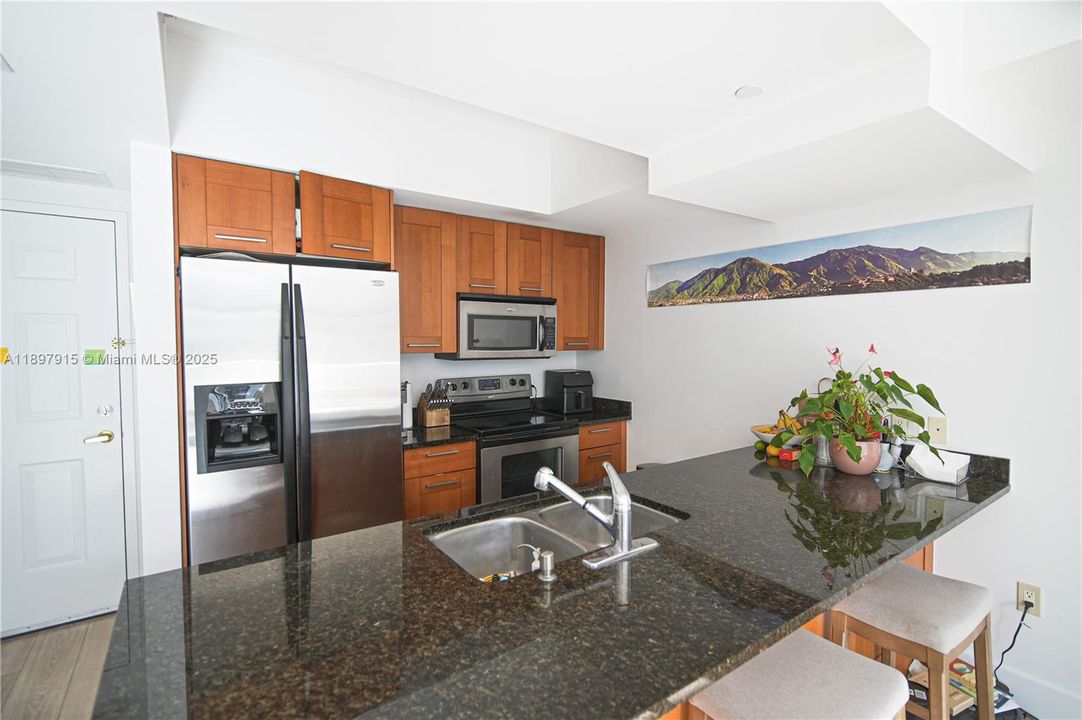 待售: $620,000 (2 贝兹, 2 浴室, 970 平方英尺)