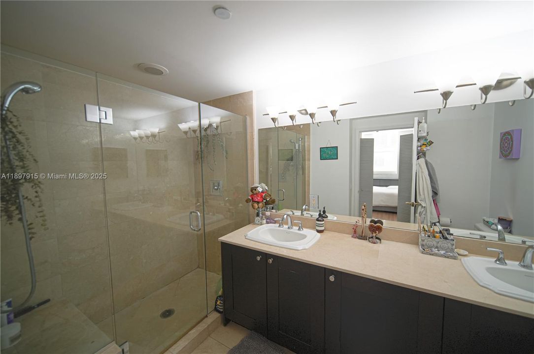 待售: $620,000 (2 贝兹, 2 浴室, 970 平方英尺)