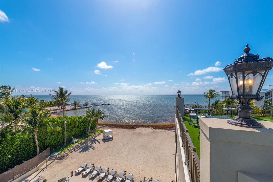 For Sale: $24,995,000 (7 beds, 9 baths, 10182 Square Feet)