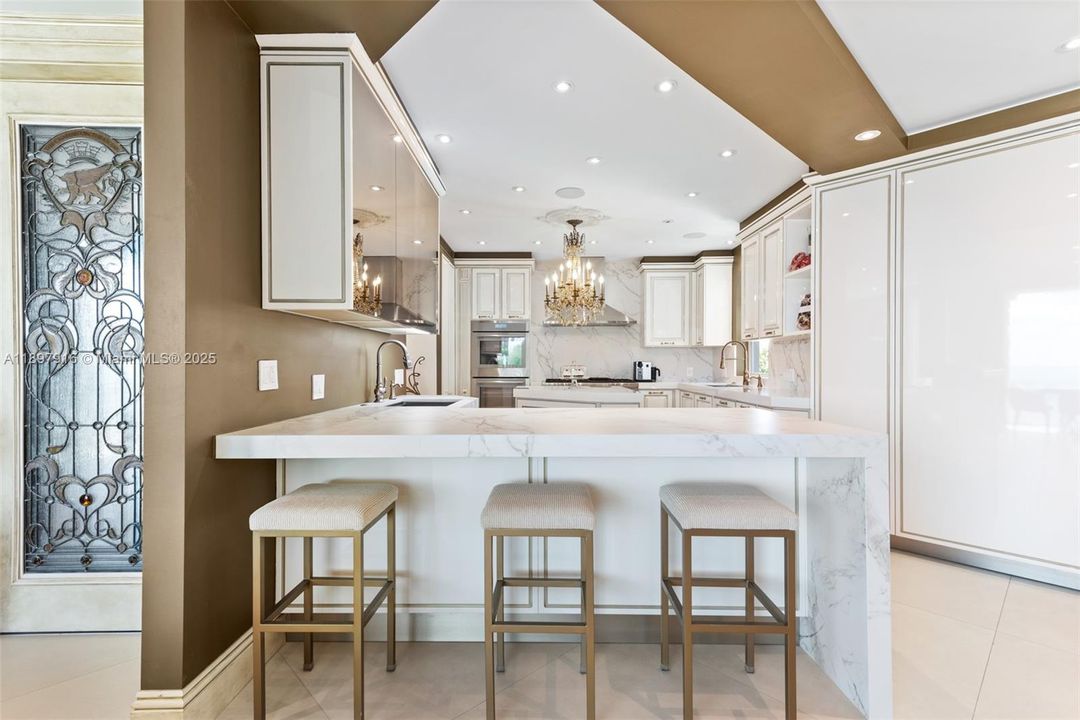 For Sale: $24,995,000 (7 beds, 9 baths, 10182 Square Feet)