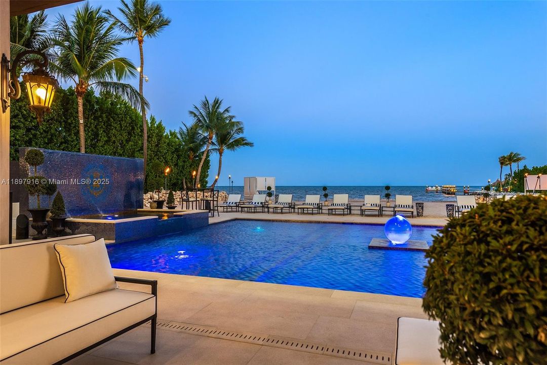 For Sale: $24,995,000 (7 beds, 9 baths, 10182 Square Feet)