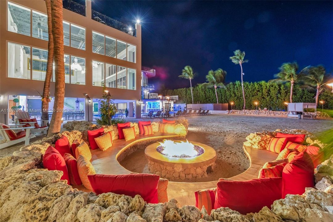 For Sale: $24,995,000 (7 beds, 9 baths, 10182 Square Feet)