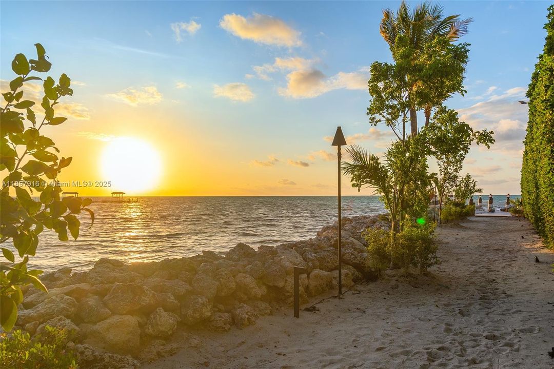 For Sale: $24,995,000 (7 beds, 9 baths, 10182 Square Feet)