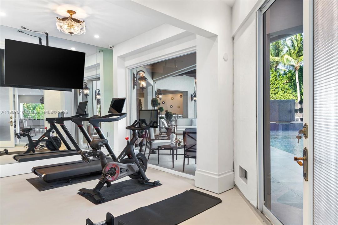 For Sale: $24,995,000 (7 beds, 9 baths, 10182 Square Feet)