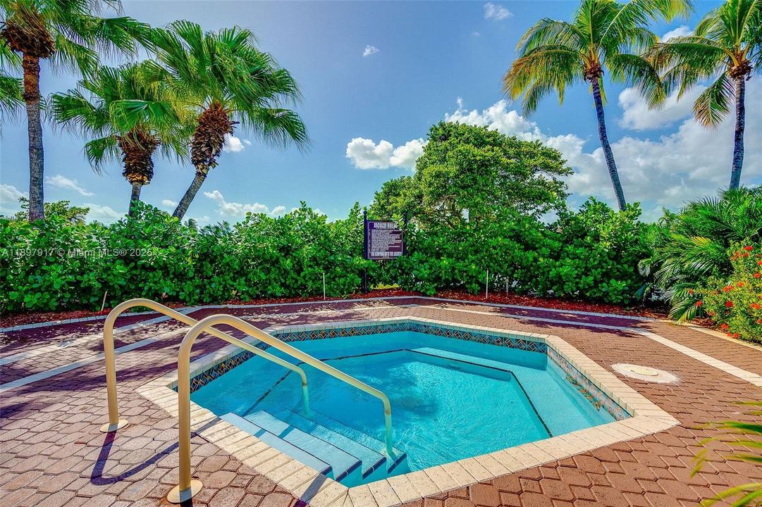 For Sale: $199,900 (2 beds, 2 baths, 1160 Square Feet)