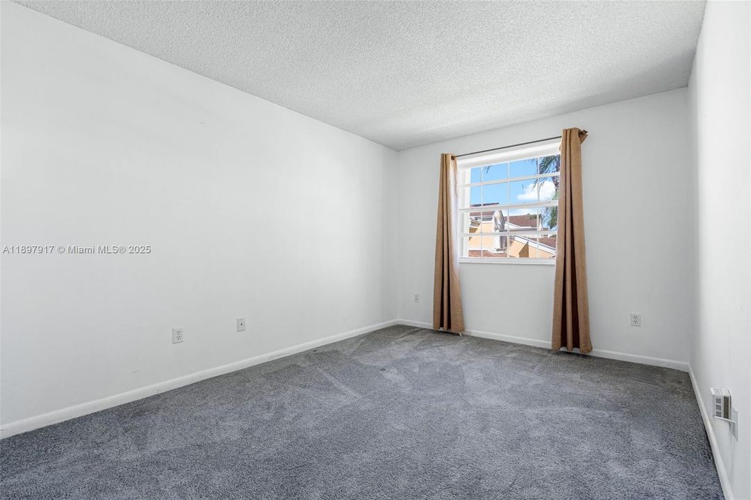 For Sale: $199,900 (2 beds, 2 baths, 1160 Square Feet)