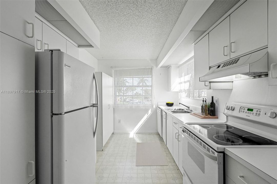 For Sale: $199,900 (2 beds, 2 baths, 1160 Square Feet)