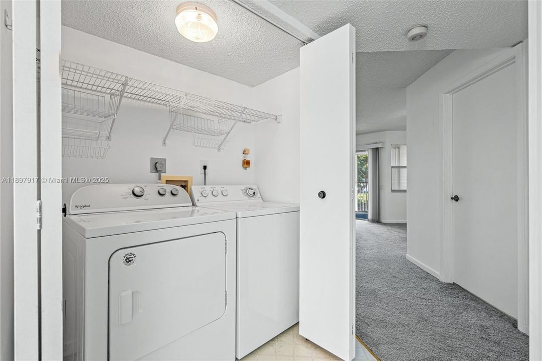 For Sale: $199,900 (2 beds, 2 baths, 1160 Square Feet)