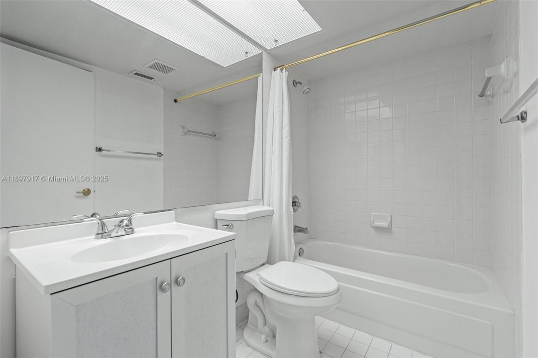 For Sale: $199,900 (2 beds, 2 baths, 1160 Square Feet)