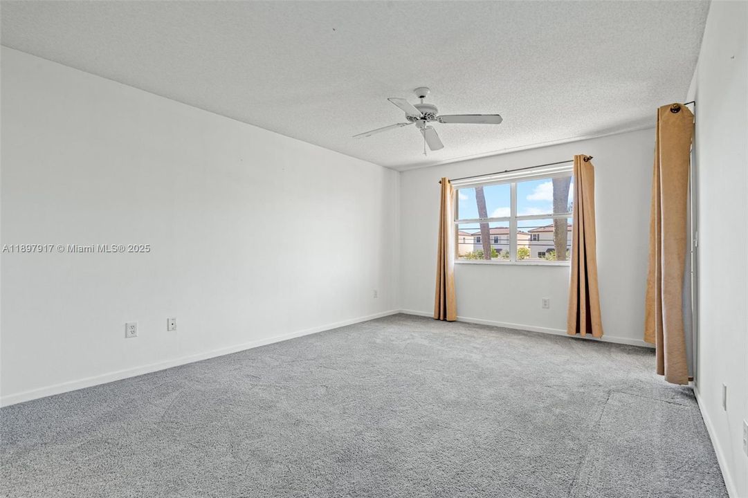 For Sale: $199,900 (2 beds, 2 baths, 1160 Square Feet)